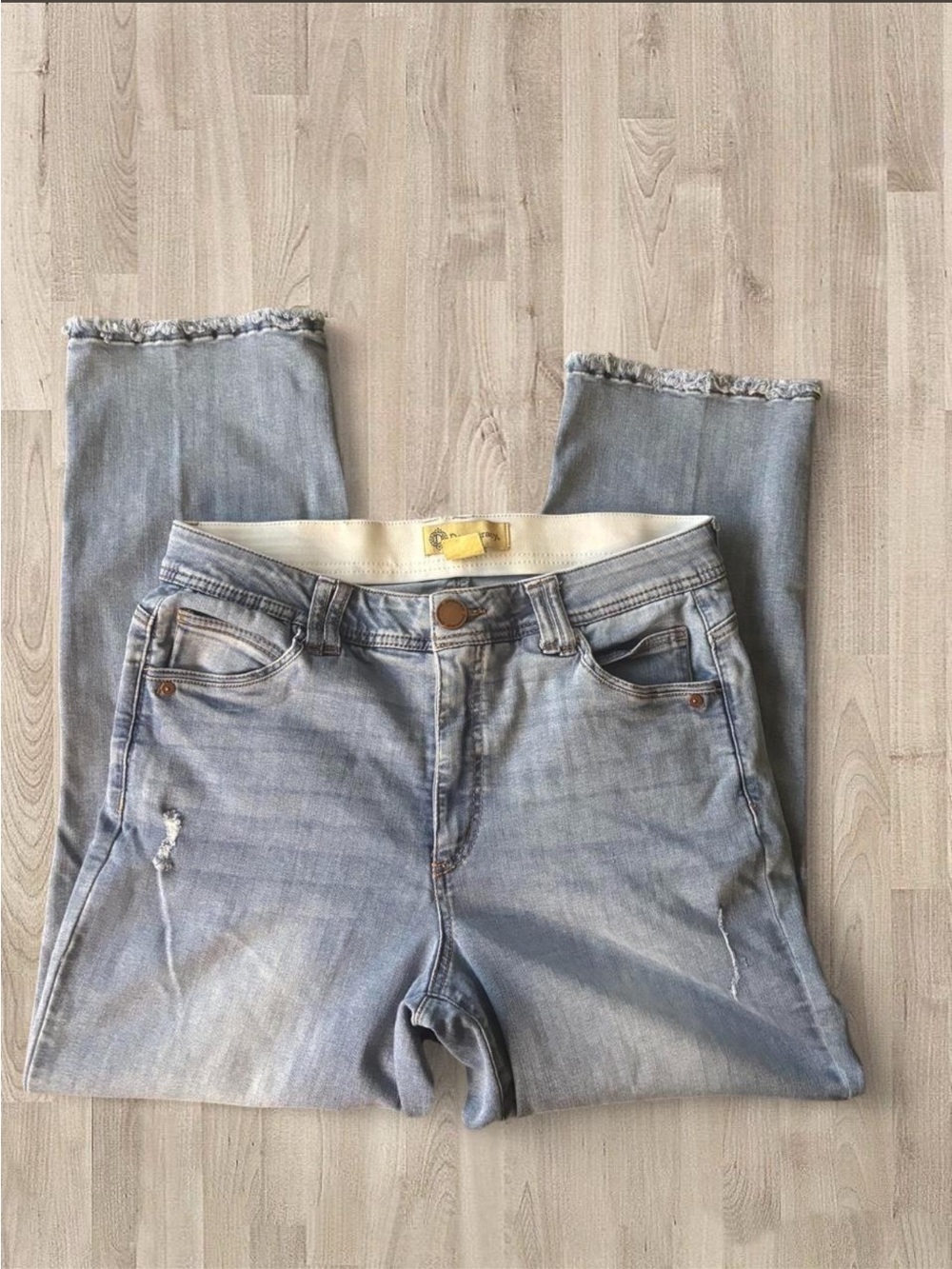 Democracy Light Wash High-Waisted Straight-Leg Jeans | Size 12 💙